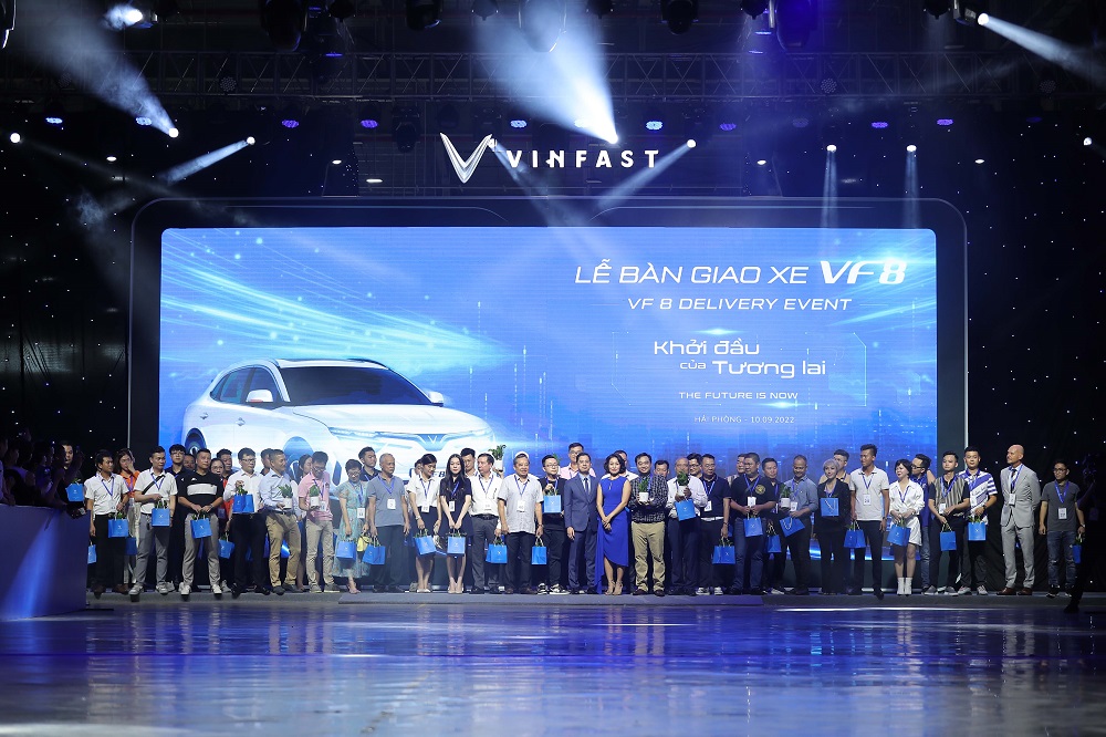 Tin tức sự kiện :: VinFast bàn giao 100 ô tô điện VF 8 đầu tiên, chuẩn ...